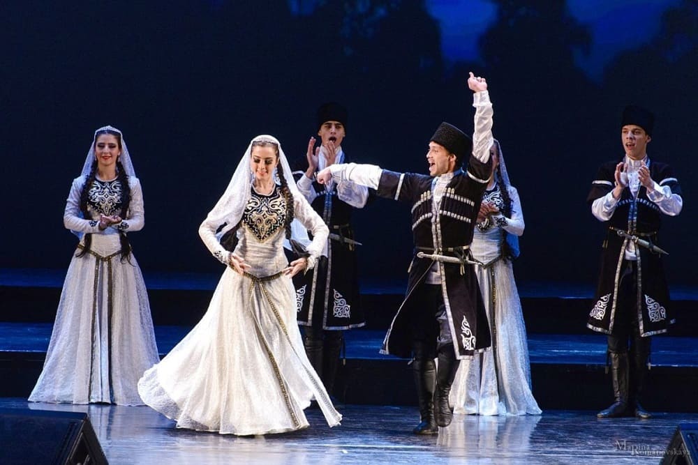 танец лезгинка.jpg